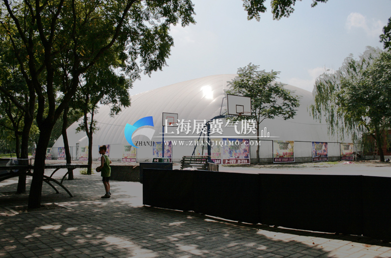 万芳亭羽毛球馆充气膜外景.jpg 气膜结构